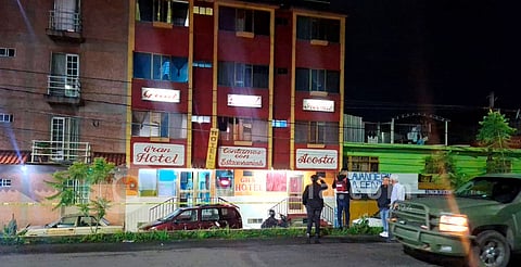 Delincuentes atacan a balazos hotel de Uruapan
