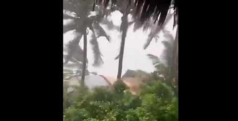 John se intensifica a huracán categoría 2; podría tocar tierra este lunes