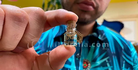 Morelianos presentan la botella de tequila más pequeña del mundo y buscan Récord Guinness