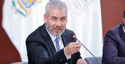 A la baja, embarazos en adolescentes; Bedolla llama a reforzar acciones de prevención