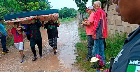 John se degrada a tormenta tropical; Gobierno estatal atiende afectaciones