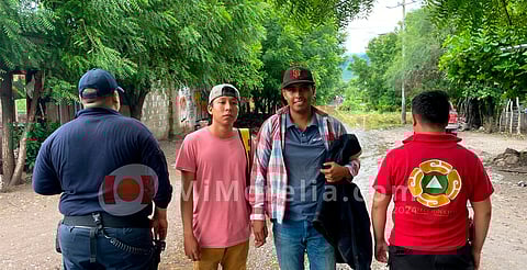 Michoacán: consiguen salvar a dos cortadores de limón atrapados en inundación