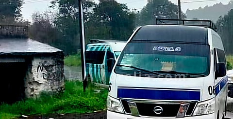 Hallan a conductor de combi asesinado, en carretera de Cherán