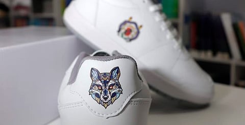 Llegan los nuevos tenis de la UMSNH; hay pocos disponibles