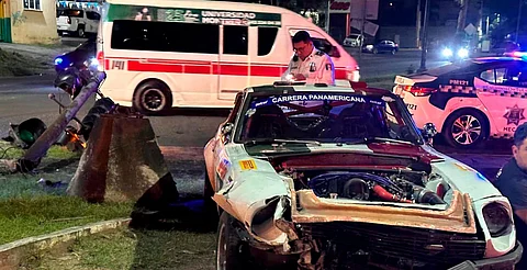 Auto de la carrera panamericana sufre aparatoso accidente con vehículo particular
