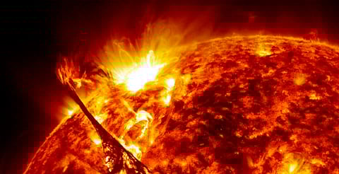 ¡Alcanzamos fase de máximo solar! Se esperan erupciones solares, auroras y más