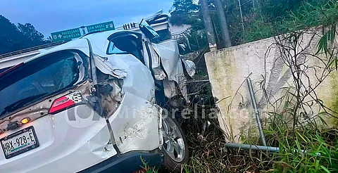 Muere tras chocar contra puente en la Siglo XXI