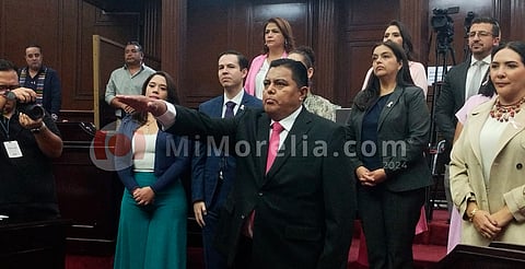 Toma protesta Santiago Sánchez, en suplencia de Guillermo Valencia
