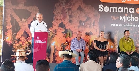 Bedolla entrega apoyos para "Semana de Muertos" en Michoacán