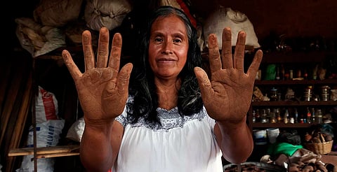 Herlinda Morales, artesana michoacana que ha dedicado su vida a la alfarería