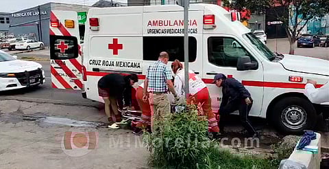 Peatón es atropellado por auto aparentemente sin frenos en Morelia