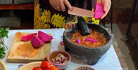 Aprende platillos típicos de la mano de una cocinera tradicional de Michoacán