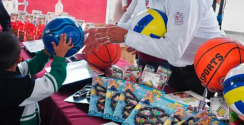 Canjean mil 600 juguetes 'bélicos' por didácticos y recreativos en Morelia