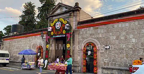 Panteones de Morelia, listos para Día de Muertos; hoy se realiza última fumigación contra dengue