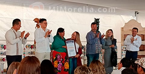 Premian a ganadores del LV Concurso Estatal de Artesanías en Michoacán