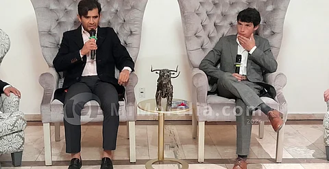 Con conversatorio taurino, inician festejos previos a corrida por Día de Muertos con Joselito Adame e Isaac Fonseca