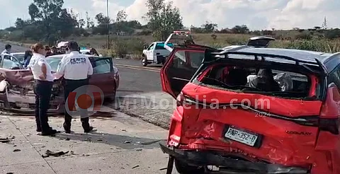 Carambola vehicular en la Morelia-Recinto Ferial, deja dos heridos