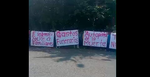 Familiares de víctimas del accidente en la Siglo XXI exigen respuesta de aseguradora