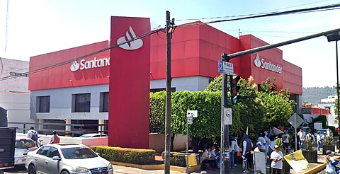 Ventanillas y cajeros Santander fallan en inicio de Buen Fin
