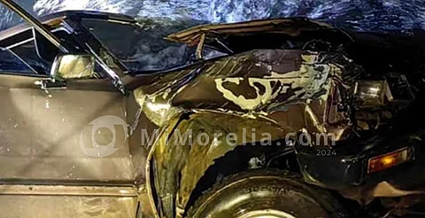Hombre muere dentro de su camioneta en un canal; pasó en Michoacán