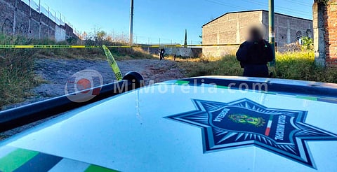 Hallan a hombre ejecutado, maniatado y amordazado en colonia de Morelia