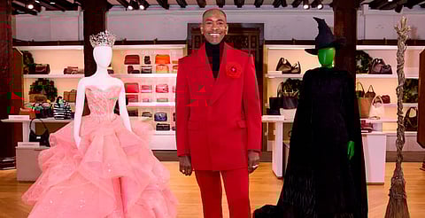 Este fue el diseñador de los vestidos que uso Ariana Grande en Wicked