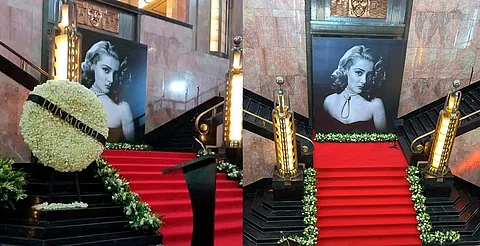 Luis Miguel manda enorme arreglo floral al homenaje de Silvia Pinal en Bellas Artes