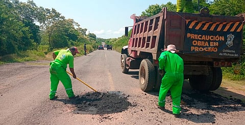 Gobierno estatal da mantenimiento a 31 tramos carreteros; beneficiará a 2 millones de michoacanos