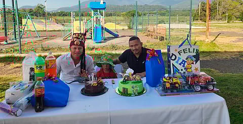 Chuchito celebra sus 4 años entre amor, dinosaurios y pastel de chocolate