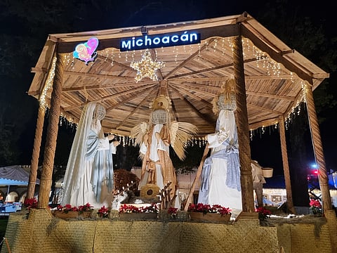 Tlahualiles y Danza de los Viejitos, plasmados en el Nacimiento Monumental de Pátzcuaro