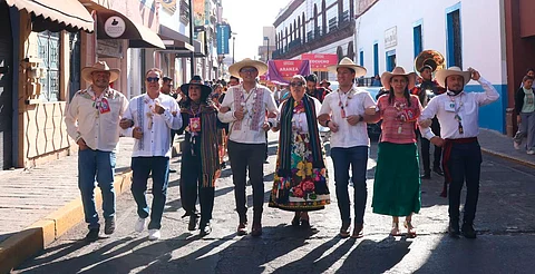 Más de 700 artesanos participan en desfile inaugural del Tianguis de Occidente
