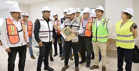 Las autoridades supervisaron las áreas de Medicina Física y Rehabilitación, Mecanoterapia, Sala de Espera de Consulta, Quimioterapia, Terapia Respiratoria, Clínica del Dolor, Diálisis Ambulatoria, Consulta Externa de Especialidades, entre otras