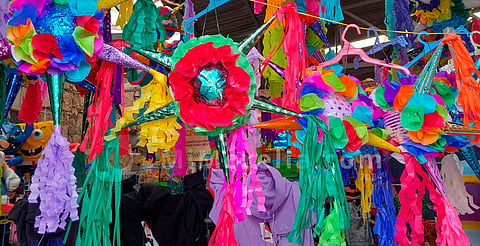 Morelia: repunta venta de piñatas con la feria en Plaza Allende