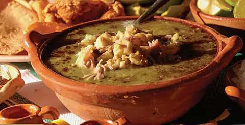 Pozole verde, el platillo estrella de la temporada por ser saludable
