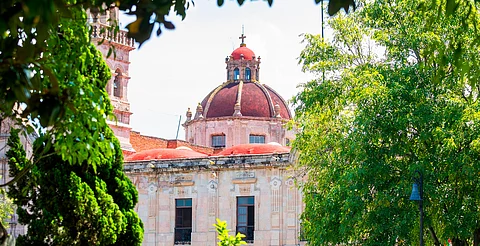 Contaminación vehicular destruye patrimonio del Centro Histórico de Morelia, alerta experto