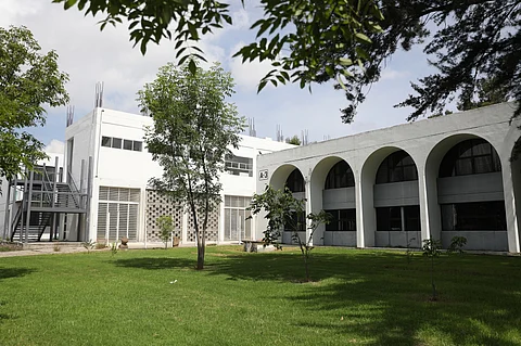Migrantes michoacanos podrán estudiar bachillerato, universidad o posgrado a través de la UMSNH