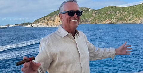 "¿No era un honor?"; Ricardo Salinas Pliego reacciona a retiro de letreros en colonia 4T