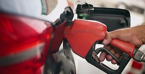 Gasolina "roja" llegaría a 30 pesos a inicios de este año, prevén