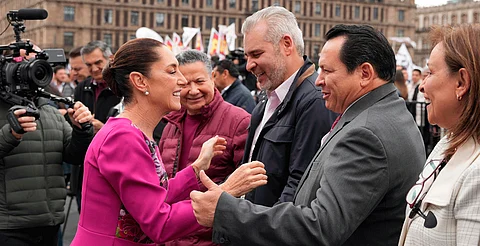 Promete Sheinbaum hospitales, autopistas, mejoras al puerto de LC y planta de leche para Michoacán