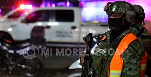 Criminales dejan tres cabezas cercenadas afuera del Teatro Constitución de Apatzingán