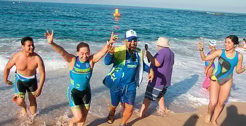 Deportistas disfrutan de la Costa Michoacana