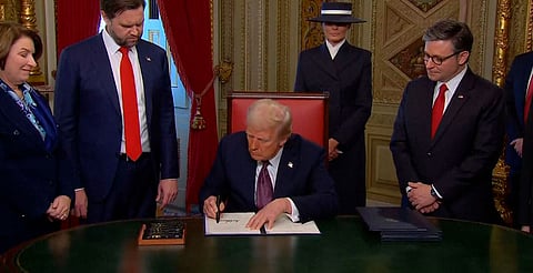 Donald Trump firma sus primeras 100 órdenes judiciales, estas repercutirán en México