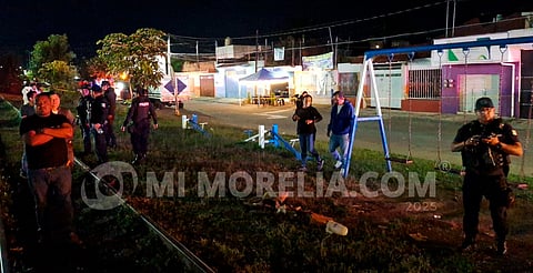 Solitario pistolero mata joven en negocio de micheladas, en Uruapan