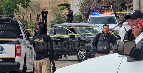 Llamada de emergencia genera atropellamiento de policías, persecución y balacera en Morelia