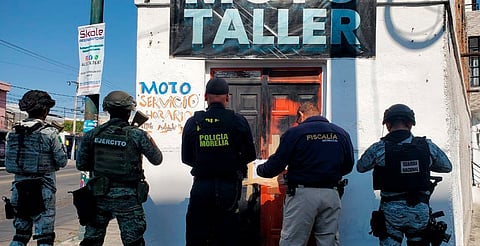 FGE asegura inmueble y dos motocicletas en Morelia por su posible relación en conductas ilícitas