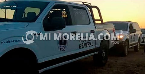Encuentran 2 hombres ejecutados, semidesnudos y con un mensaje en vía pública de Cuitzeo