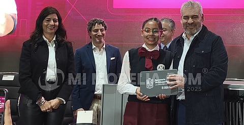 Michoacán apuesta por la tecnología: entregan Chromebooks a secundarias