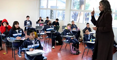 En Michoacán alrededor de 200 mil estudiantes serán beneficiados con la beca "Rita Cetina"