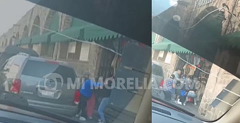 Mujeres "se dan con todo" afuera del Mercado de Dulces en Morelia