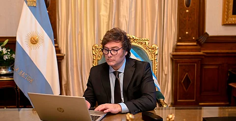 Argentina rompe con la OMS: Milei acusa influencia política